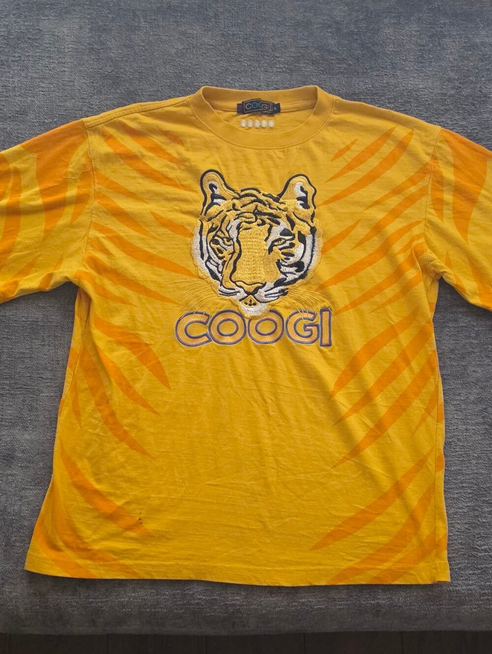 Vintage COOGI Yellow Lion Embroidered  Tshirt Size XL 90's Throwback Rare Tee